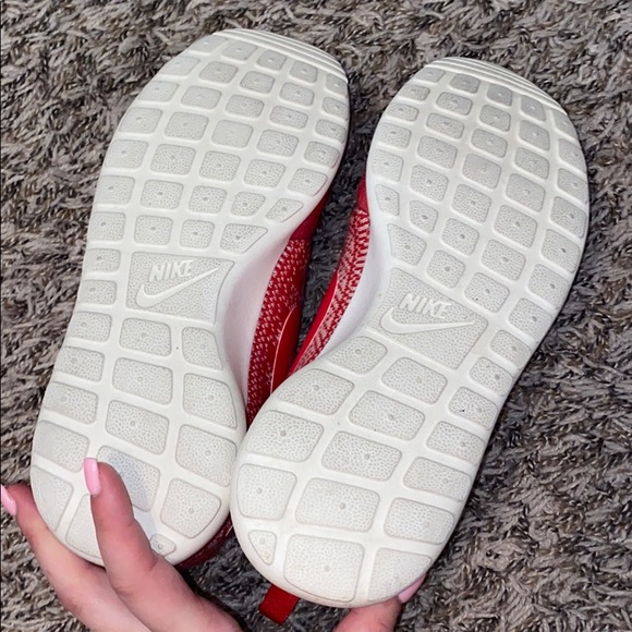 Tennis shoes - Picture 2 of 2